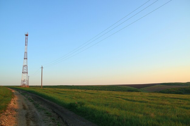 Torre di amplificazione e ricezione della comunicazione cellulare