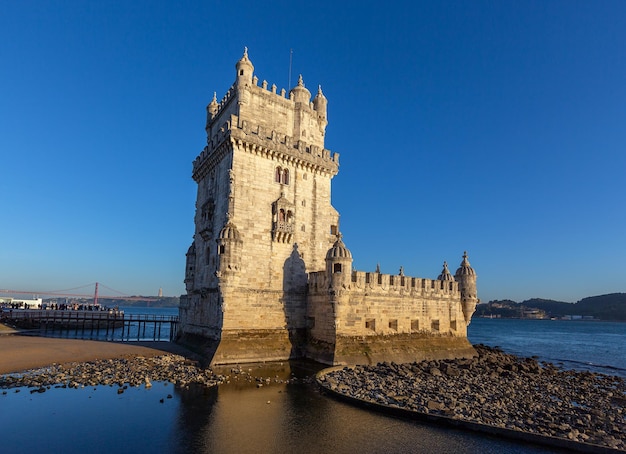 Torre di Belem e fiume Tago a Lisbona