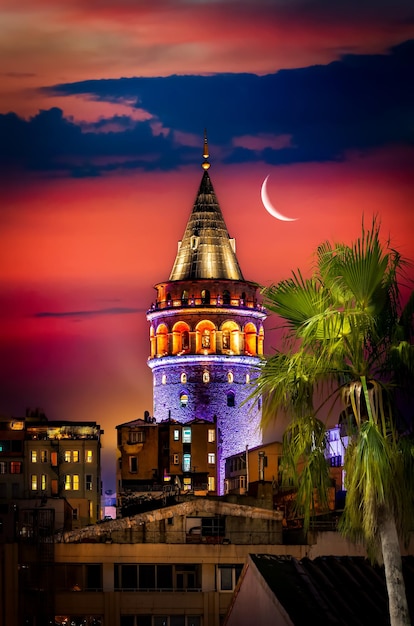 Torre di Galata e luna