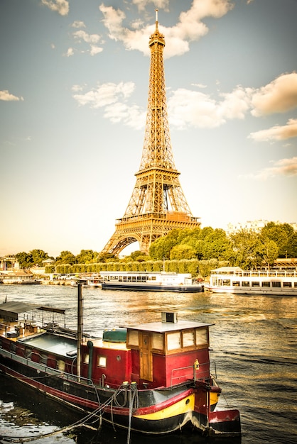 Torre Eiffel a Parigi