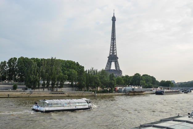 Torre Eiffel a Parigi