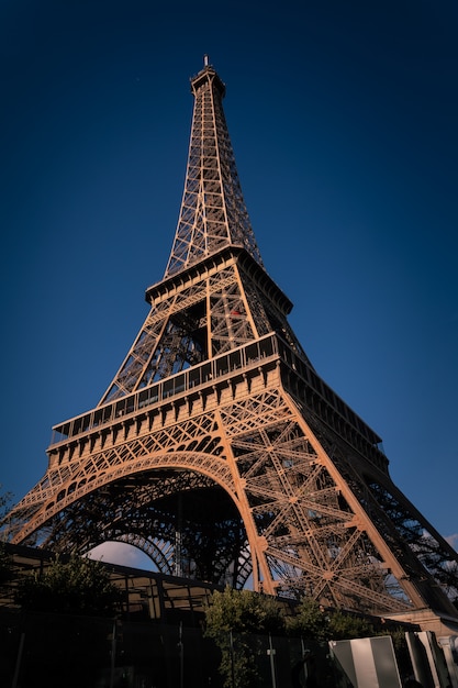 Torre Eiffel al centro della città di Parigi