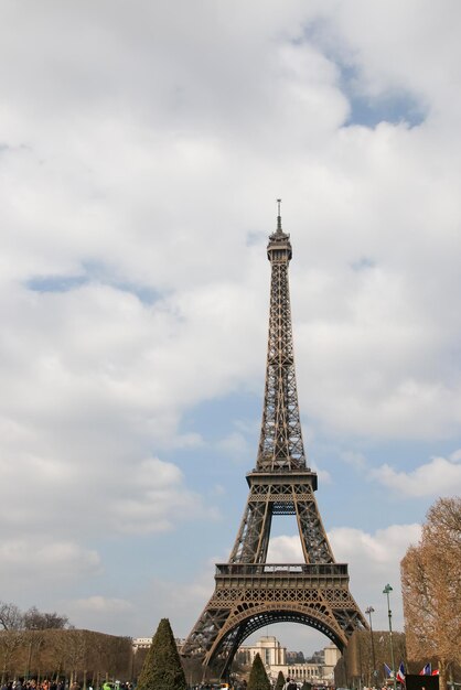 Torre Eiffel Parigi Francia Europa Vista della famosa icona dei viaggi e del turismo di giorno in primavera