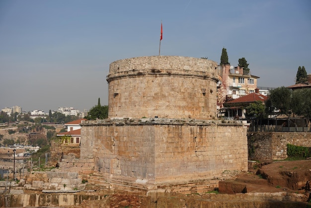 Torre Hidirlik nella città vecchia di Antalya Turkiye