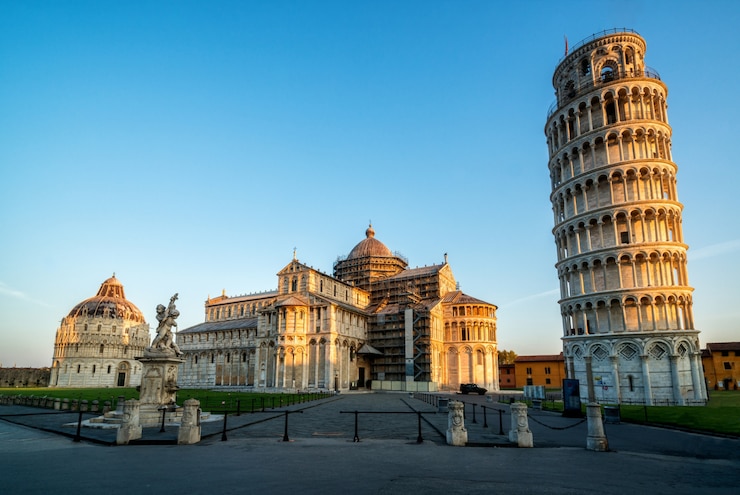 Foto torre pendente di pisa a pisa - italia