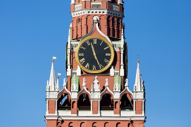 Torre Spasskaya del Cremlino sulla Piazza Rossa a Mosca