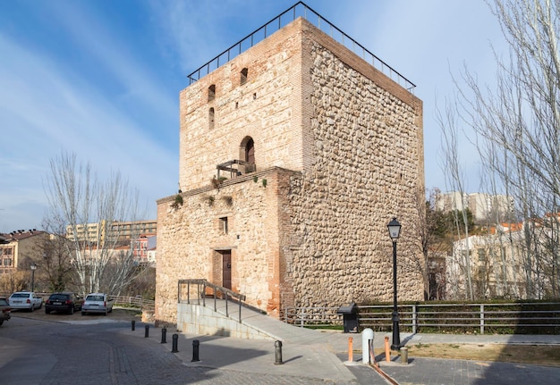 Torre storica della città di Guadalajara che era una parte molto importante delle mura che proteggevano la città di Guadalajara arabe Torre del Alamin Spagna