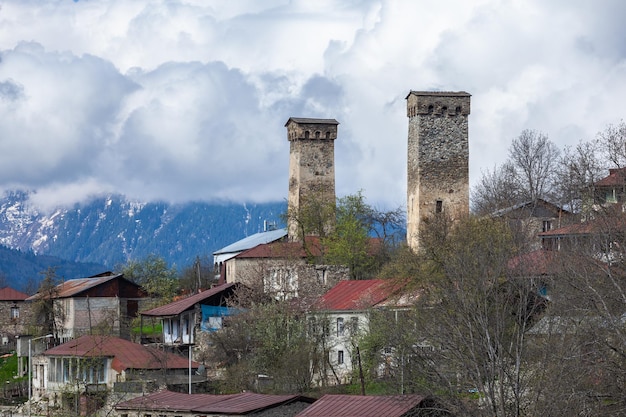 Torri Svan antiche tradizionali nell'alto Caucaso di Svaneti Viaggiando in Georgia