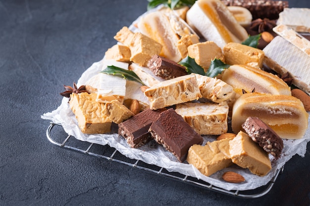 Torrone o torrone tipico spagnolo dei dolci di natale