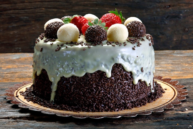 Torta al cioccolato con bonbon