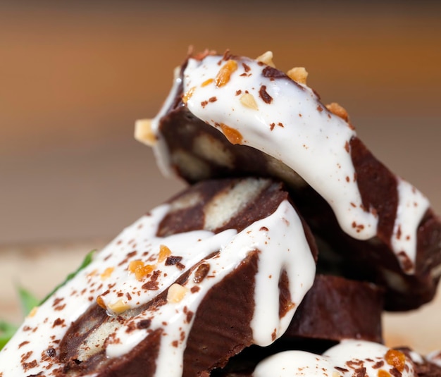 Torta al cioccolato con cioccolato bianco e fondente