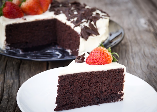 Torta al cioccolato decorare con panna da montare