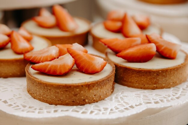 torta al cioccolato Gustose tartellette con frutti di bosco