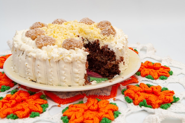 Torta al cioccolato ripiena fatta in casa