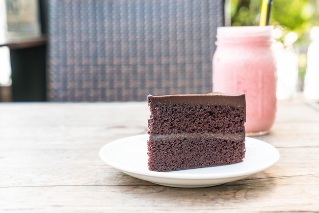 torta al cioccolato sul piatto