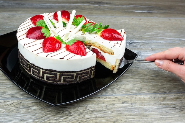 Torta alle fragole con crema alla vaniglia