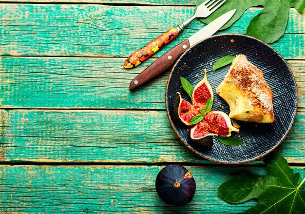 Torta autunnale con fichi, spazio per il testo