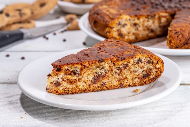 Torta biscotto con gocce di cioccolato tostate in padella