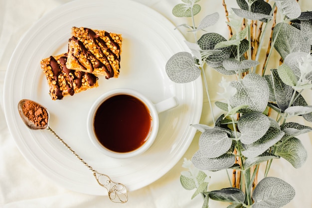 Torta con barrette di muesli, Snack sano fatto in casa, barrette superfood con mirtillo, semi di zucca