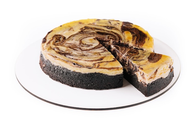 Torta con cannella e cioccolato sul piatto