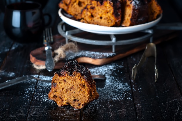 torta con marmellata e cioccolato