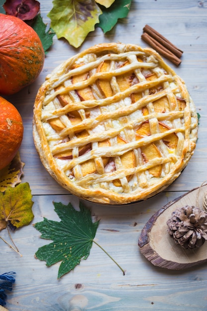 Torta con pesche e zucca