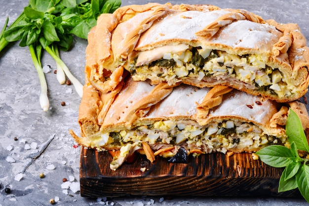 Torta con verde e uova