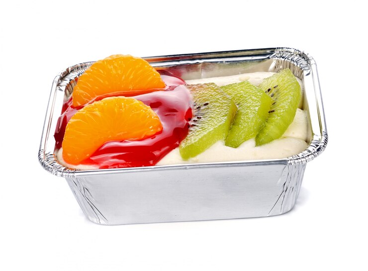 Torta con yogurt e frutta fresca
