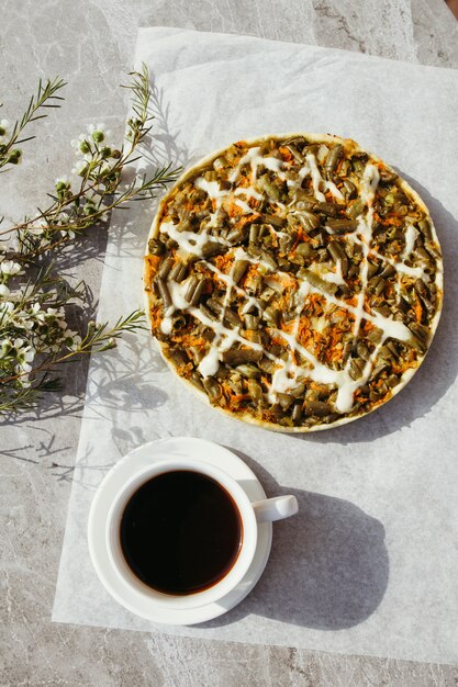 Torta di asparagi, torta vegana sana. Menu, ricetta, pubblicità.