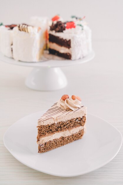 torta di caffè sul piatto