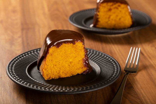 Torta di carote con glassa al cioccolato Torta brasiliana