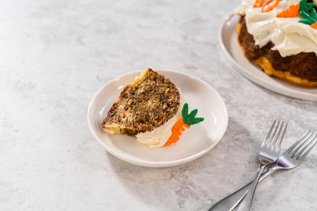 Torta di carote con glassa di formaggio alla crema