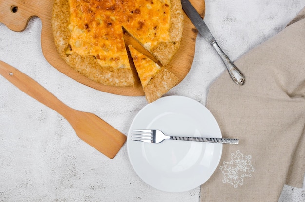 Torta di cipolle o quiche tradizionale fatta in casa