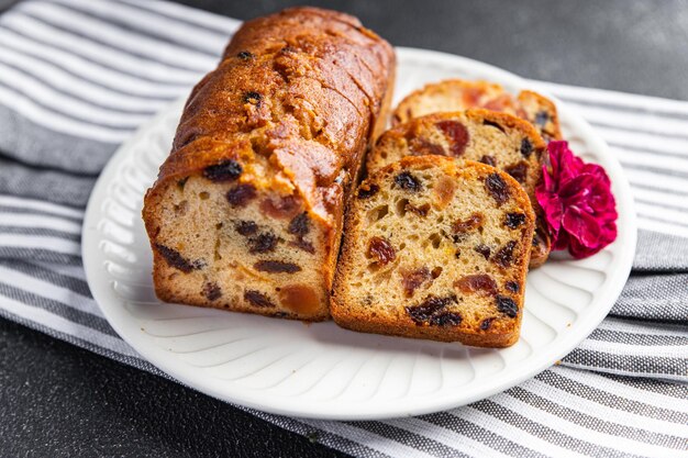 torta di frutta dolce dolce frutta secca pasticceria tradizionale, pasto con noci spuntino sul tavolo