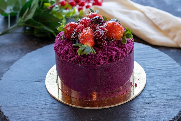 Torta di giorno speciale ai frutti di bosco Torta di compleanno