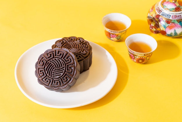 Torta di luna cinese al gusto di cioccolato fondente per il Mid-Autumn Festival