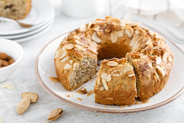 Torta di mandorle francese con noci