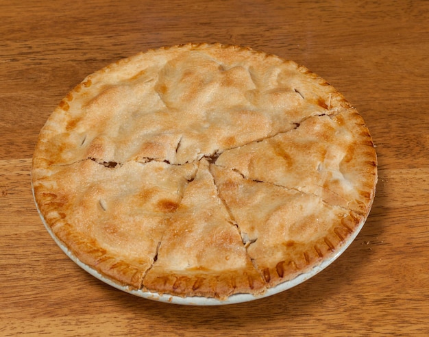 Torta di mele fatta in casa appena sfornata