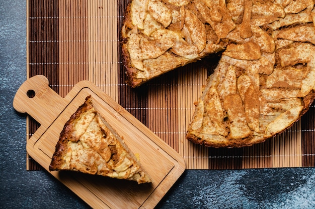 Torta di mele fatta in casa dolce con cannella