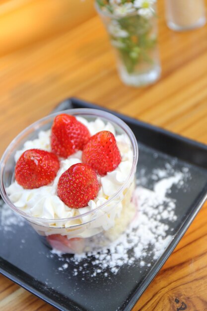 Torta di mousse alle fragole