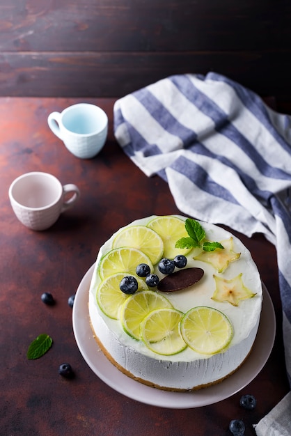 Torta di mousse allo yogurt al limone