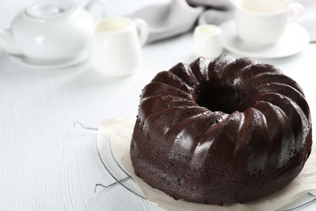 Torta di muffin al cioccolato sul tavolo