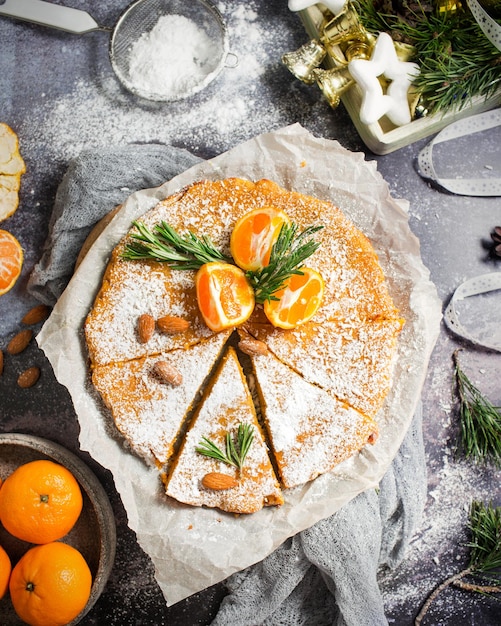 Torta di Natale con mandarini Atmosfera di Capodanno Dolci di mandorle per Natale