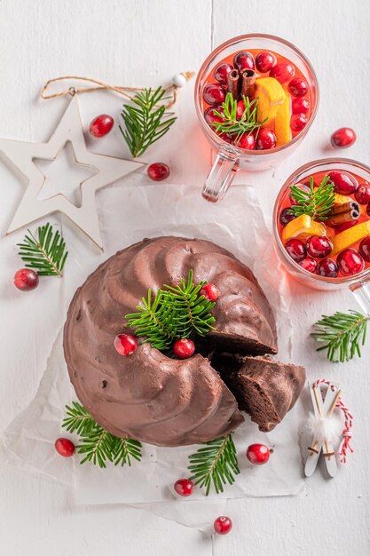 Torta di Natale con mirtilli rossi e cioccolato