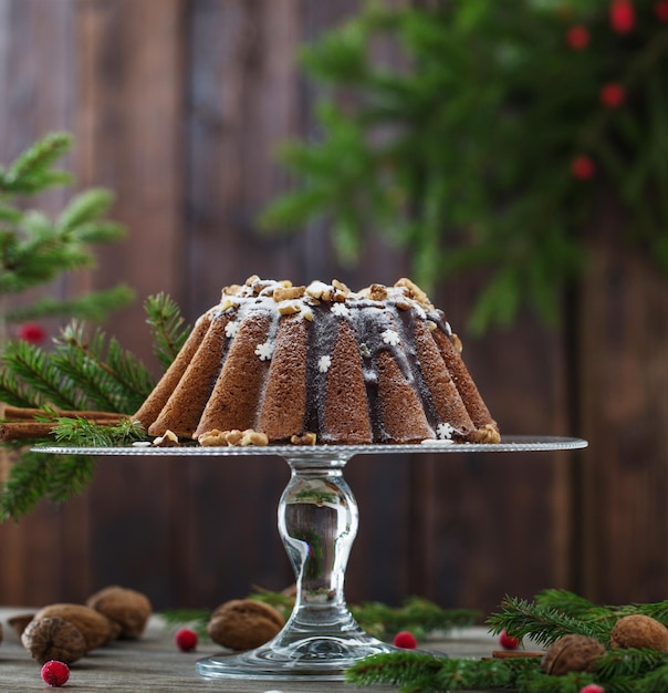 Torta di Natale su fondo di legno scuro