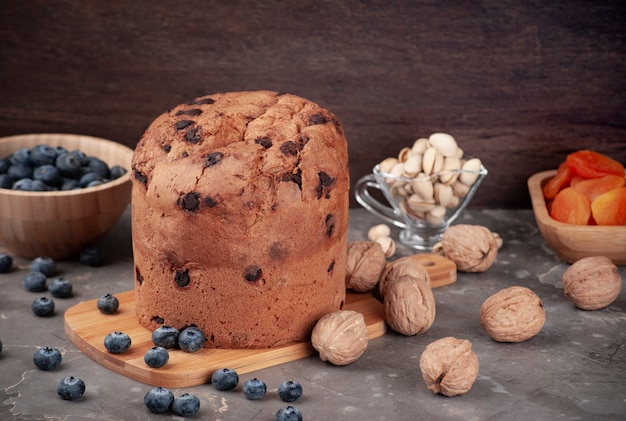 Torta di panettone sul tavolo