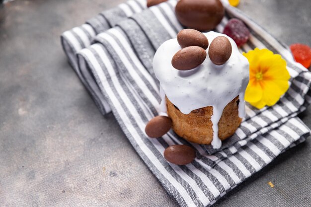 Torta di Pasqua cibo dolce vacanza spuntino pasto da dessert sul tavolo copia spazio cibo sfondo vista dall'alto