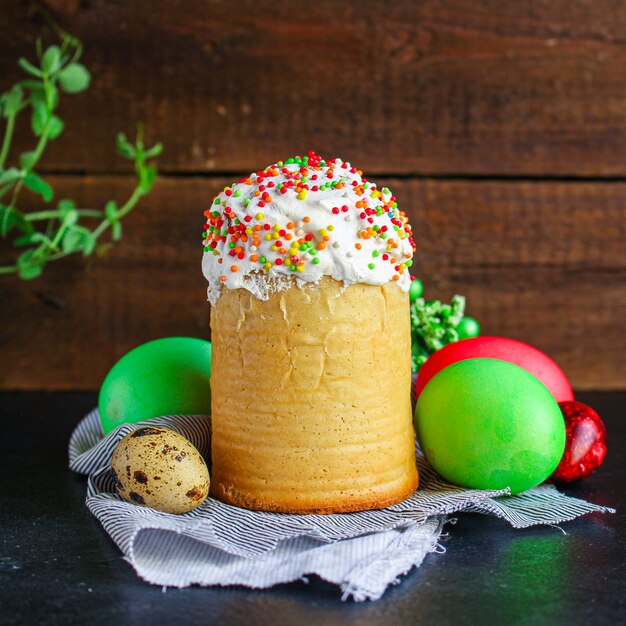 torta di pasqua e uova di pasqua