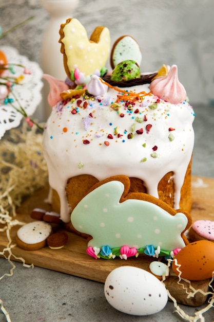 torta di Pasqua e uova