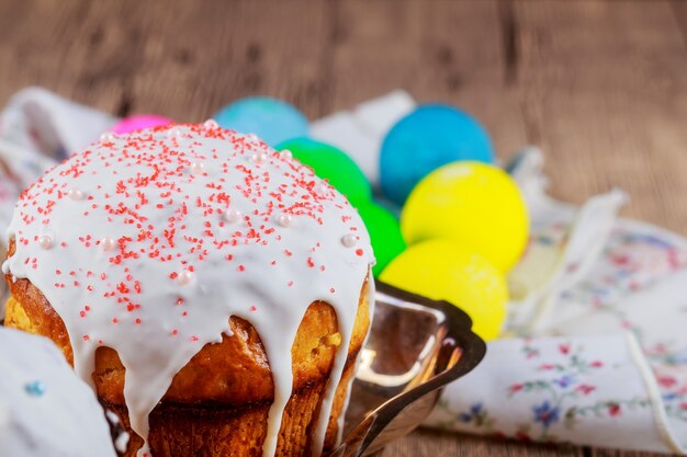 Torta di Pasqua tradizionale Tavola di Pasqua Messa a fuoco selettiva